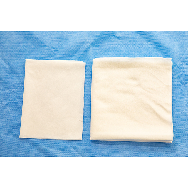 Kits obstétricaux jetables chirurgicaux Kit de livraison jetable personnalisé avec drap de naissance chirurgical