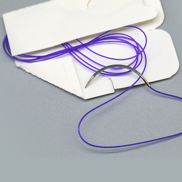Suture monofilament résorbable en polydioxanone avec aiguille à coupe inversée