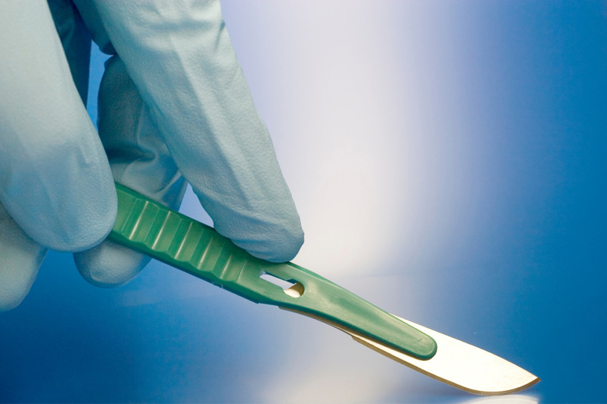 scalpel chirurgical jetable.jpg