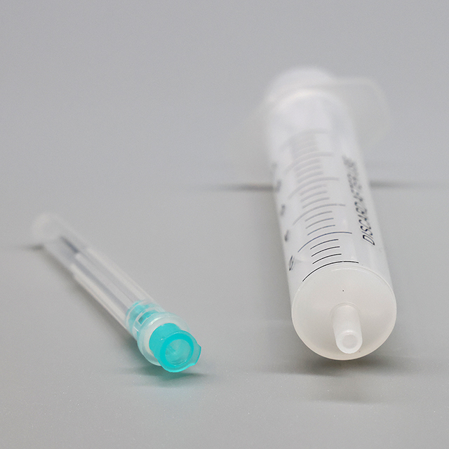Seringue d'injection Luer Slip jetable en deux parties avec aiguille