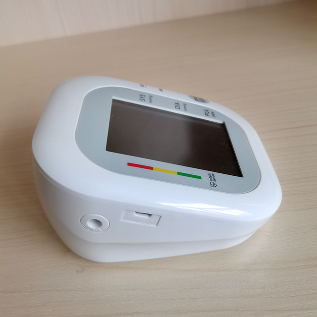 Meilleure machine de tensiomètre à domicile de type bras avec affichage numérique LCD de 3,5 pouces