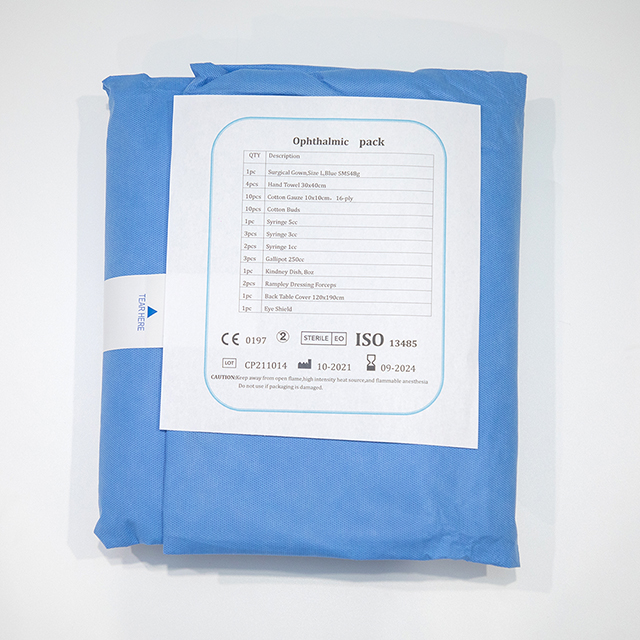 Pack chirurgical ophtalmique à champ ophtalmique jetable