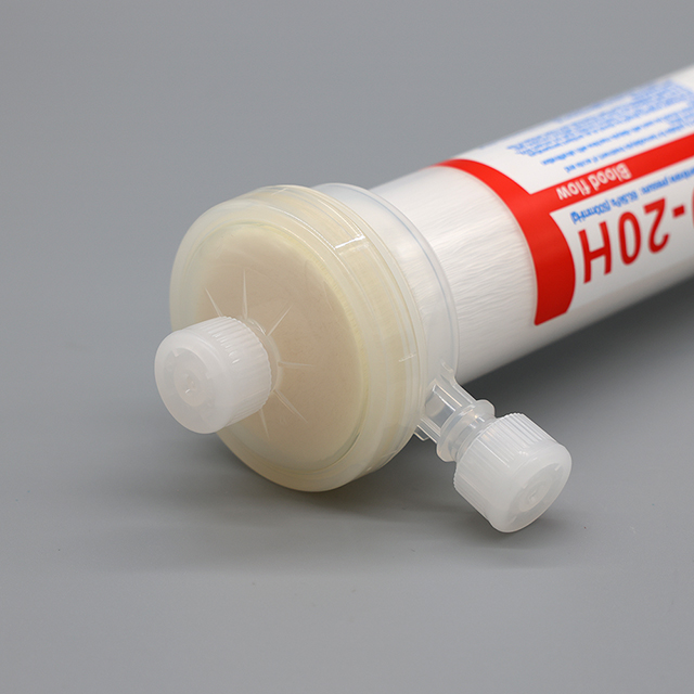 Dialyseur à fibres creuses avec membrane de dialyse 3M