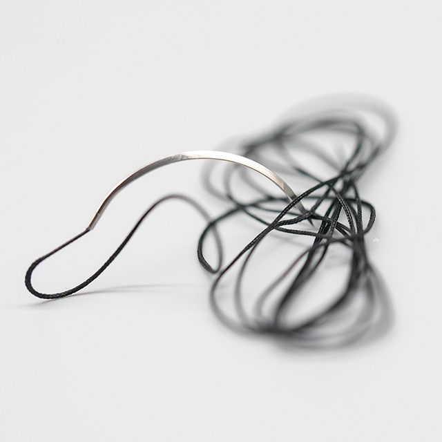 Sutures chirurgicales jetables en soie (tressées) non résorbables avec aiguille