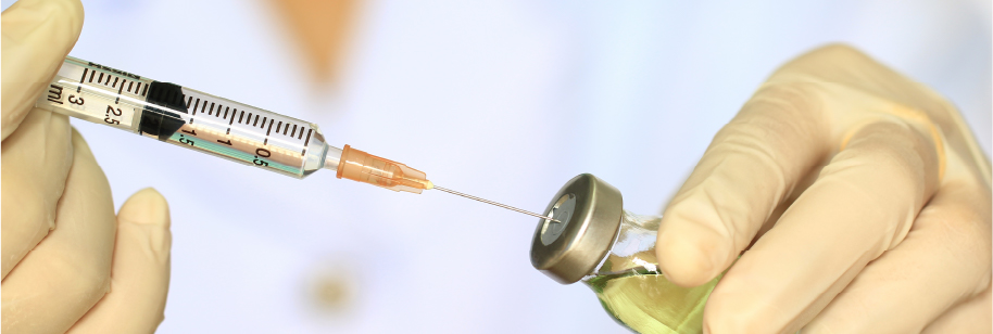 en-t&ecirc;te-de-seringues-de-vaccins-et-d'insuline