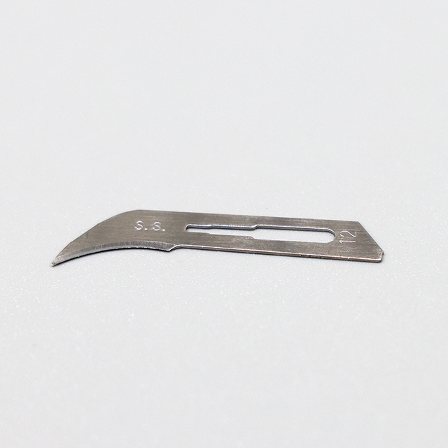 Lame de scalpel chirurgical stérile jetable en acier inoxydable avec rayonnement gamma