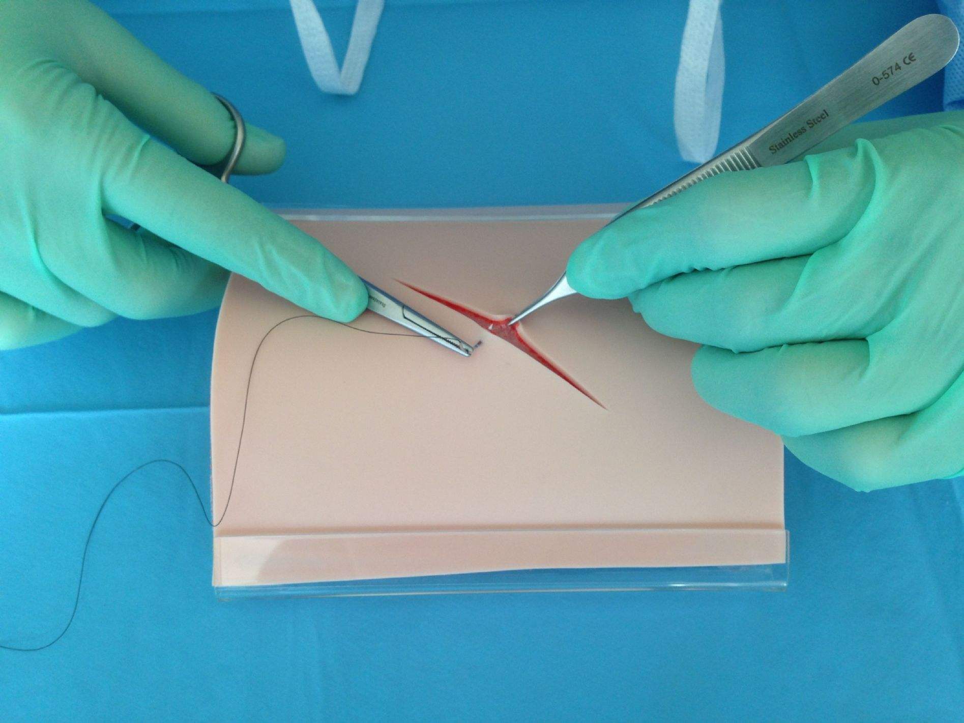 Kit de pratique de suture chirurgicale jetable Kit de suture stérile