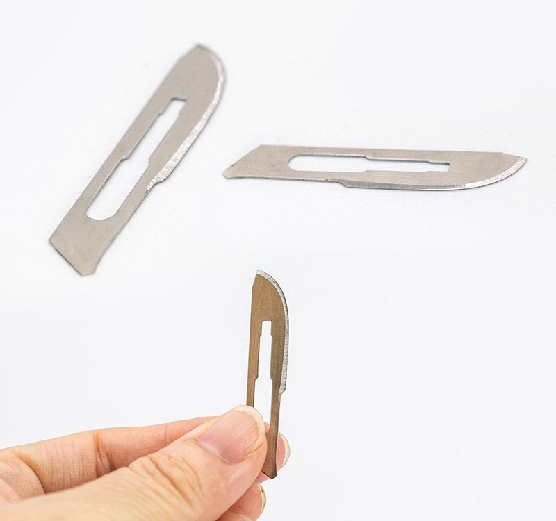 Blade de scalpel chirurgical en acier au carbone st&eacute;rile jetable